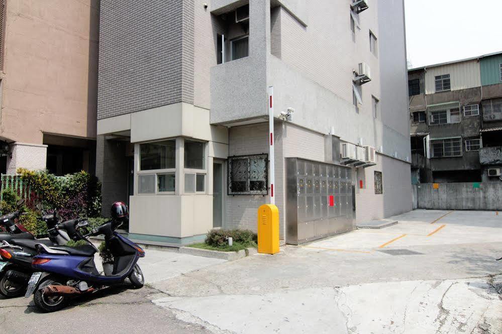 Mei Hsiao Yuen Hostel Taichung Extérieur photo